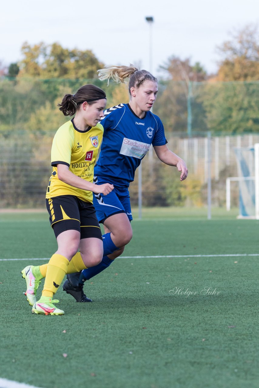 Bild 107 - F SSC Hagen Ahrensburg - SV Frisia 03 Risum-Lindholm : Ergebnis: 2:0